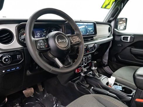 Used 2024 Jeep Wrangler Unlimited image 24