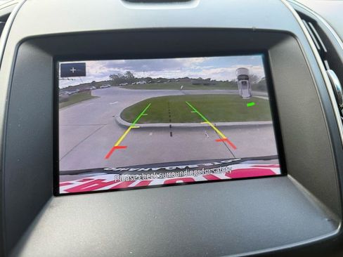Used 2020 Ford Edge SEL FWD image 17