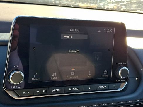 Used 2023 Nissan Rogue SV image 15