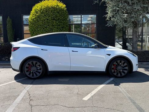 Used 2022 Tesla Model Y Performance image 16
