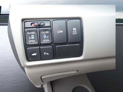 Used 2016 Honda Odyssey Touring Elite image 14