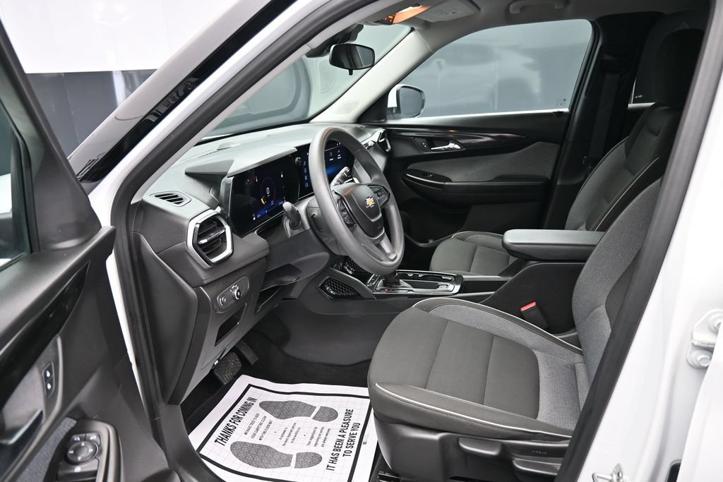 Used 2025 Chevrolet TrailBlazer LT FWD image 12