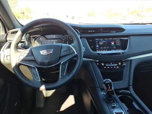 New 2026 Cadillac XT5 Luxury image 22