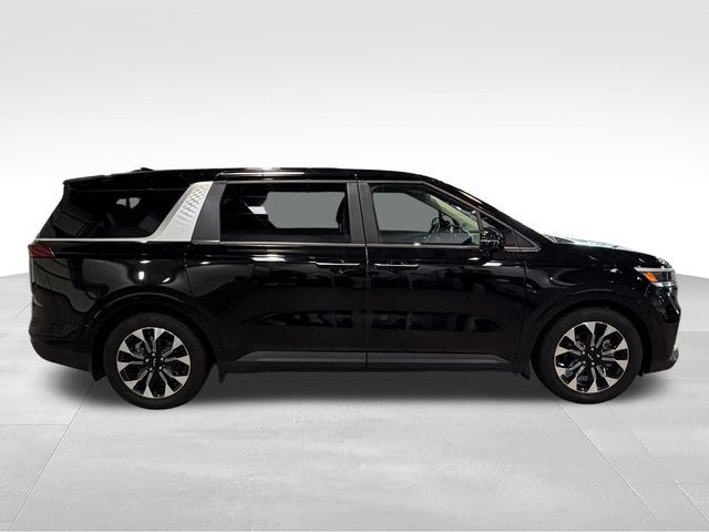 Used 2024 Kia Carnival EX FWD image 4