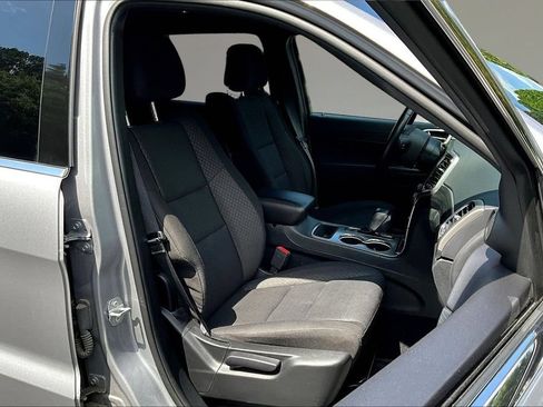 Used 2021 Jeep Grand Cherokee Laredo AWD/4WD image 26