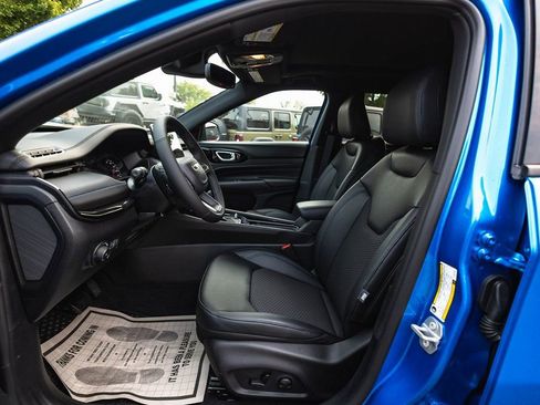 New 2025 Jeep Compass Latitude w/ Sun & Sound Group image 19