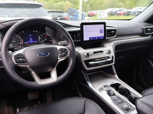 Used 2023 Ford Explorer XLT w/ Equipment Group 202A AWD/4WD image 8