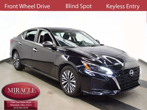 Used 2025 Nissan Altima 2.5 SV image 1