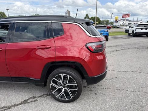 Used 2025 Jeep Compass Limited w/ Elite Group AWD/4WD image 9
