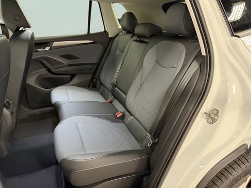 Used 2025 Volkswagen Tiguan SE AWD/4WD image 20