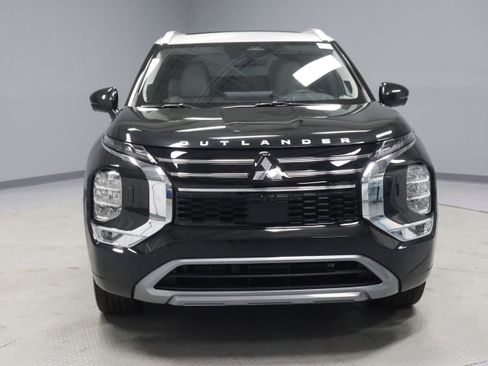 New 2025 Mitsubishi Outlander AWD image 3