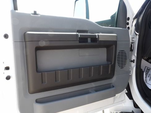 Used 2018 Ford F750 2WD Regular Cab Super Duty image 12