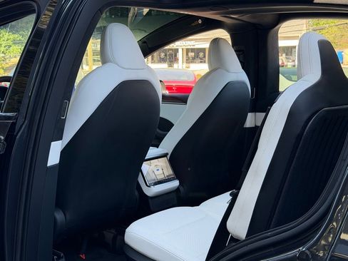 Used 2024 Tesla Model X image 31