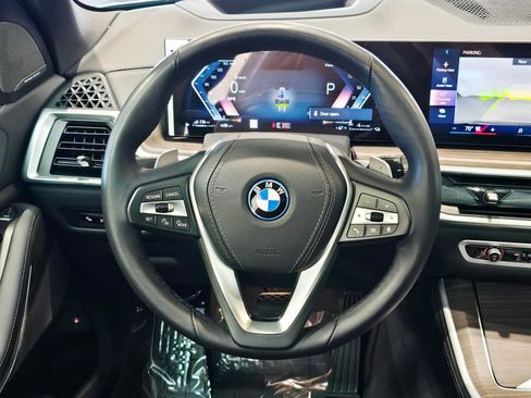 Used 2025 BMW X5 xDrive50e w/ Premium Package AWD/4WD image 11