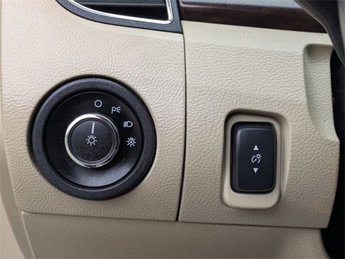 Used 2016 Ford Taurus Limited image 13