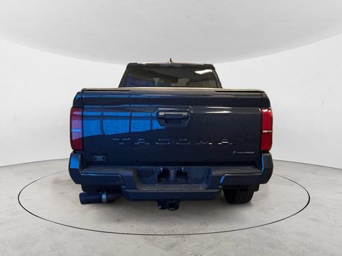 Certified 2025 Toyota Tacoma TRD Off-Road AWD/4WD image 4