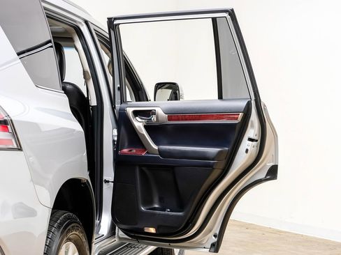 Used 2017 Lexus GX 460 image 41