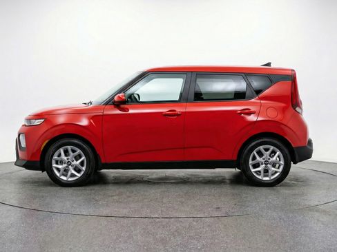 Used 2025 Kia Soul LX w/ LX Technology Package image 5