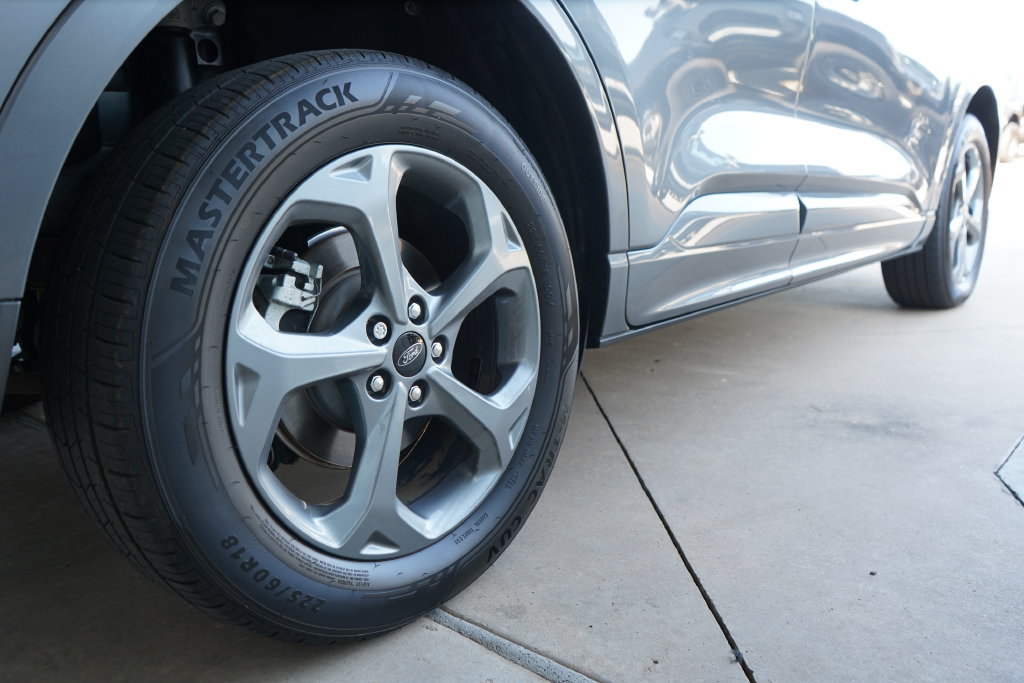 Certified 2024 Ford Escape ST-Line AWD/4WD image 10