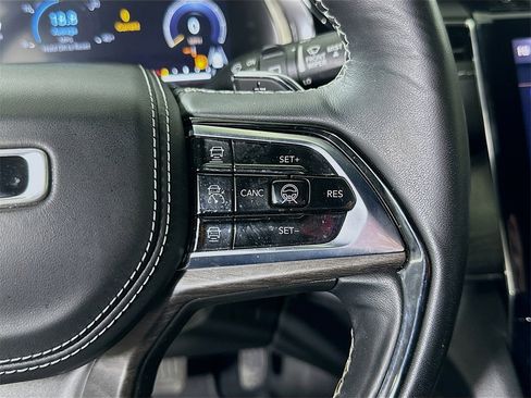 Used 2022 Jeep Grand Cherokee Overland w/ Adv Protech Group III image 24