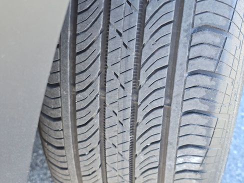 Used 2025 Toyota Corolla Cross L image 26