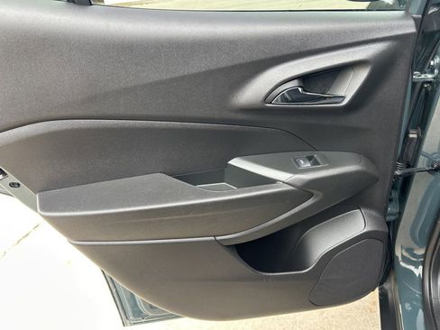 Used 2025 Chevrolet Trax LT image 14