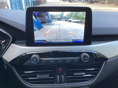 Used 2022 Ford Escape SE image 48