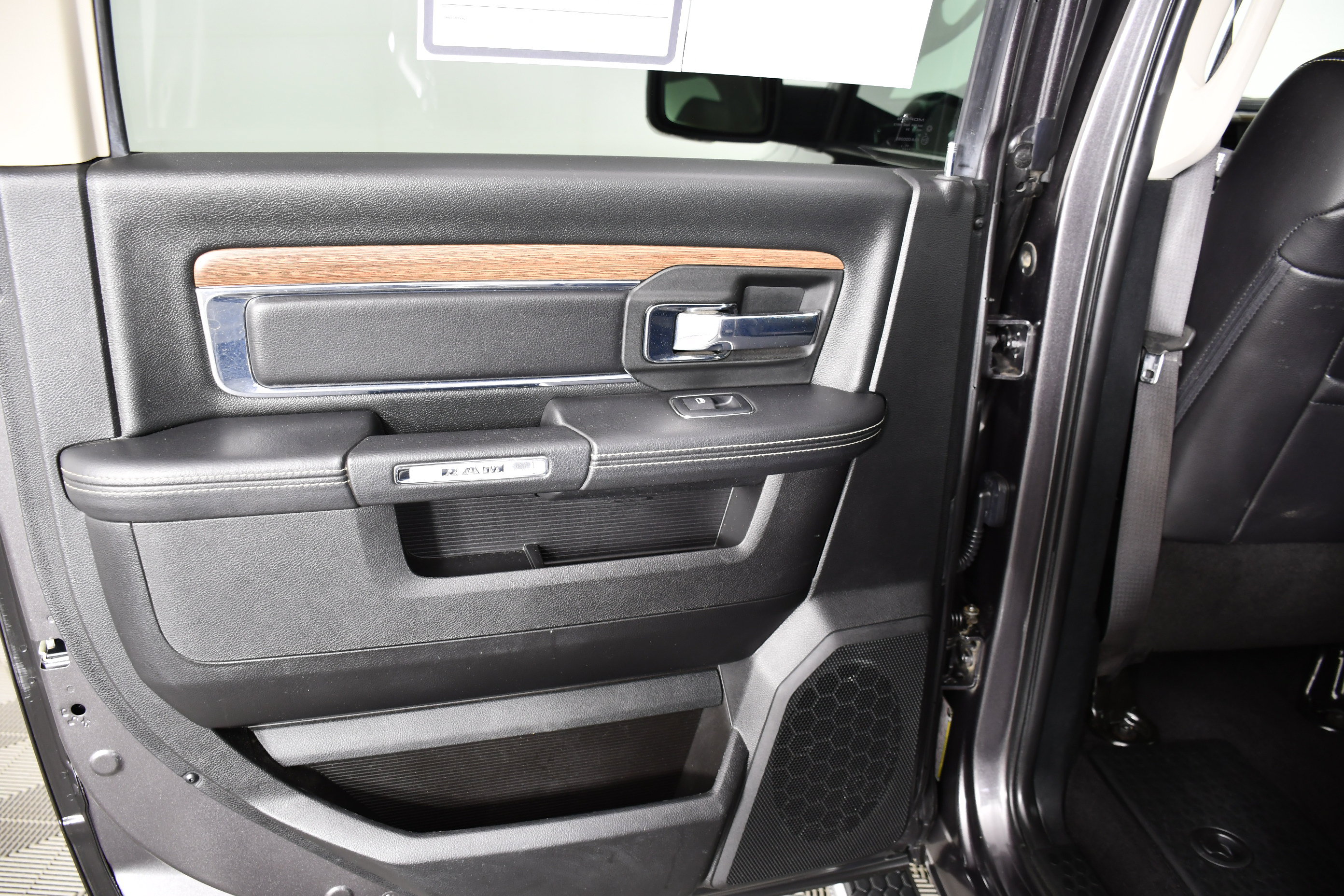 Used 2018 RAM 1500 Laramie AWD/4WD image 50