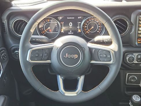 Used 2023 Jeep Gladiator Overland AWD/4WD image 23