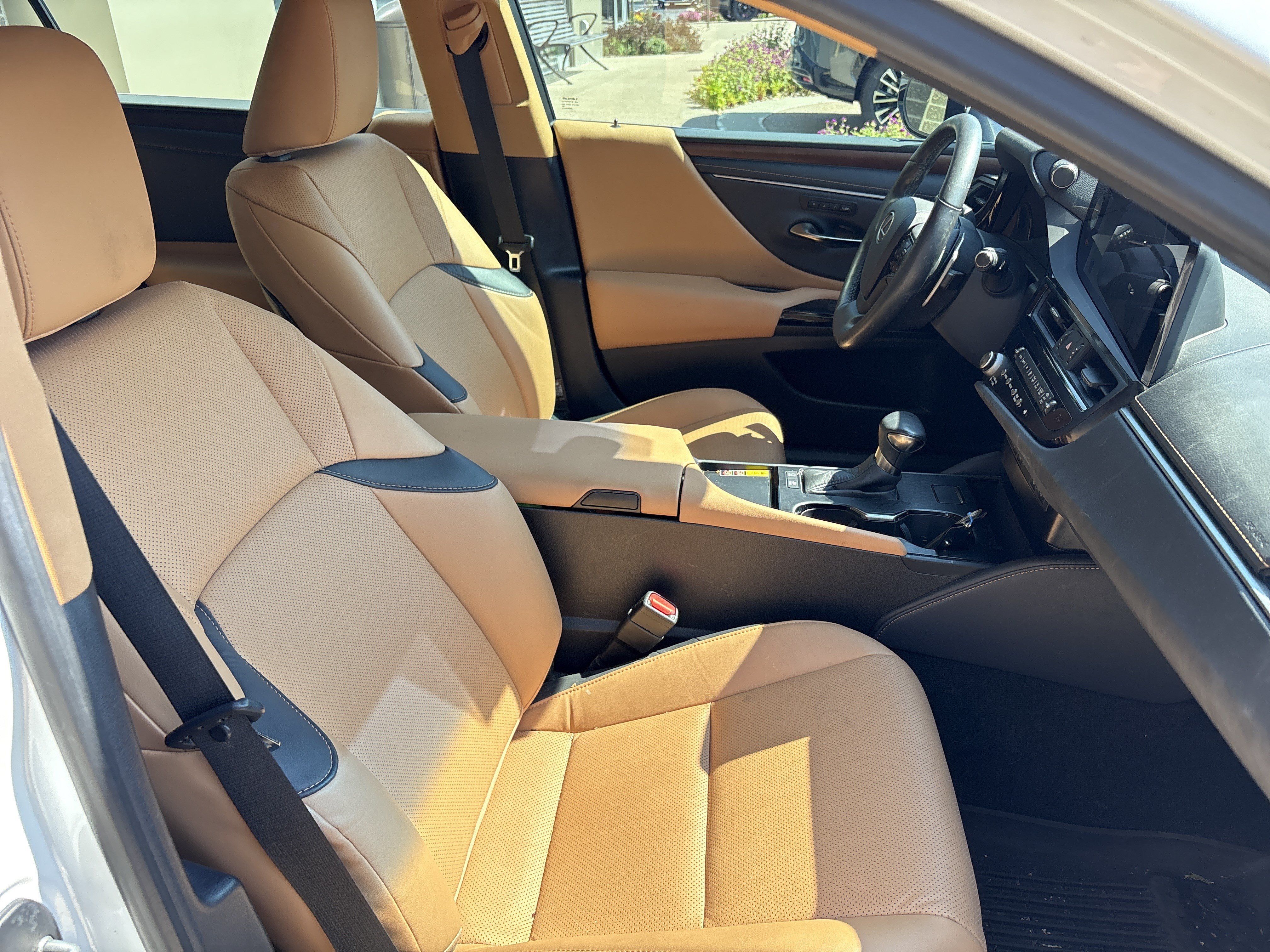 Used 2024 Lexus ES 300h w/ Premium Package FWD image 33