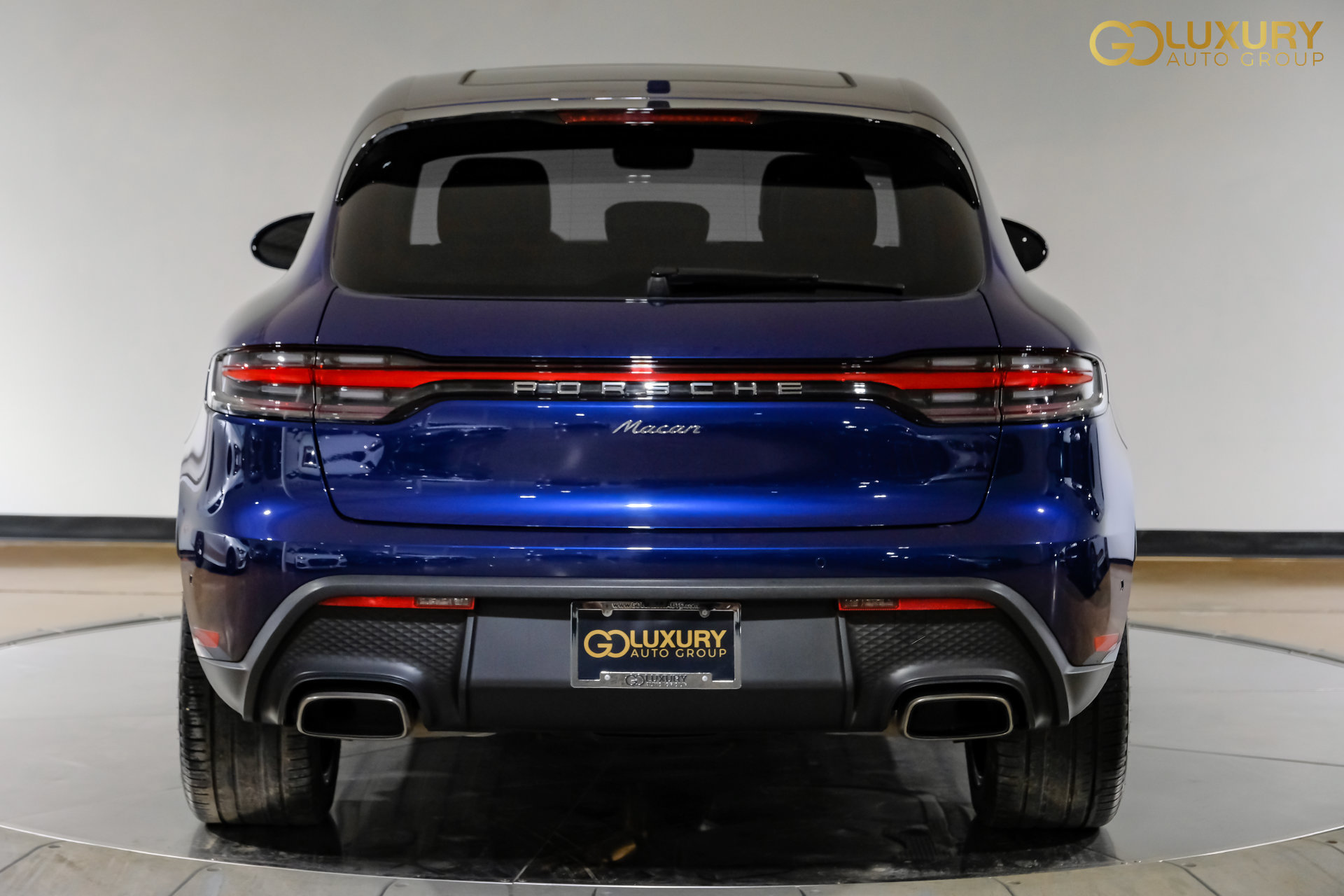 Used 2023 Porsche Macan Turbo AWD/4WD image 11