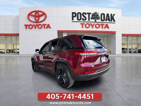 Used 2025 Jeep Grand Cherokee Limited w/ Black Appearance Package AWD/4WD image 7