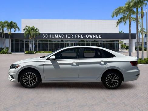 Used 2019 Volkswagen Jetta SEL w/ Cold Weather Package FWD image 4