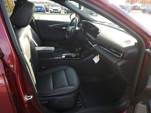 Used 2025 Buick Envista Avenir image 32