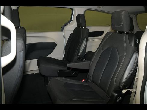 Used 2023 Chrysler Voyager LX FWD image 28