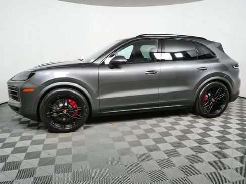 Certified 2026 Porsche Cayenne S AWD/4WD image 2