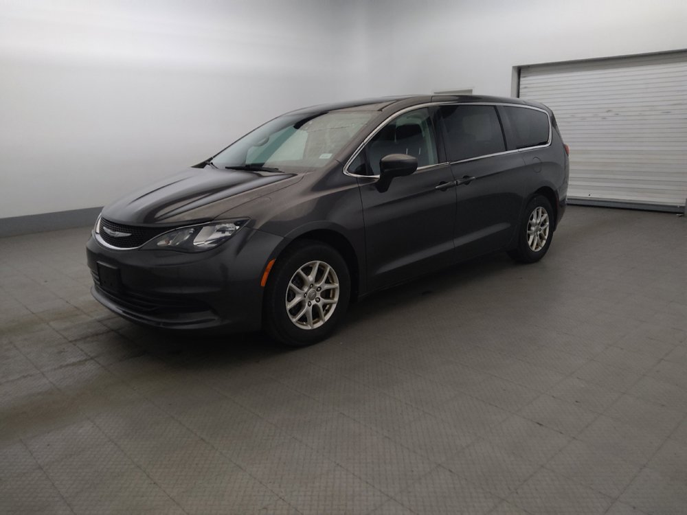 Used 2017 Chrysler Pacifica Touring FWD image 2