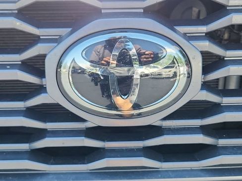 Used 2022 Toyota Tacoma TRD Off-Road AWD/4WD image 23