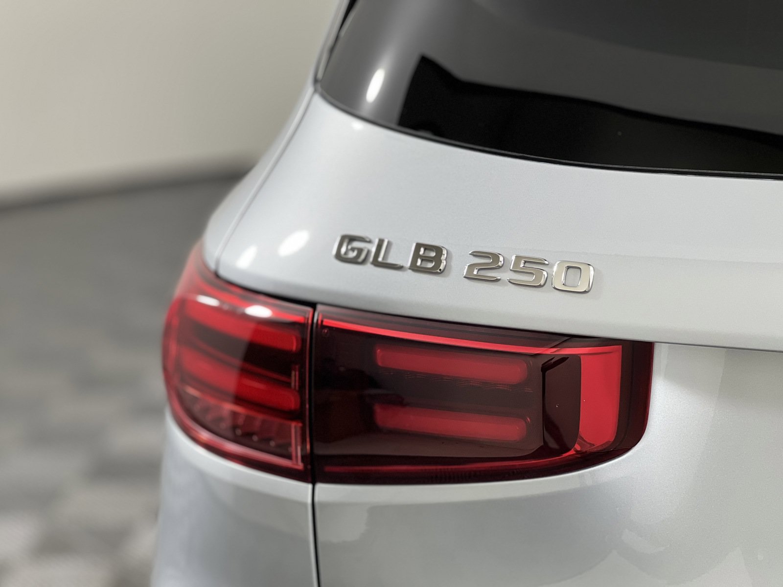 Used 2025 Mercedes-Benz GLB 250 image 12
