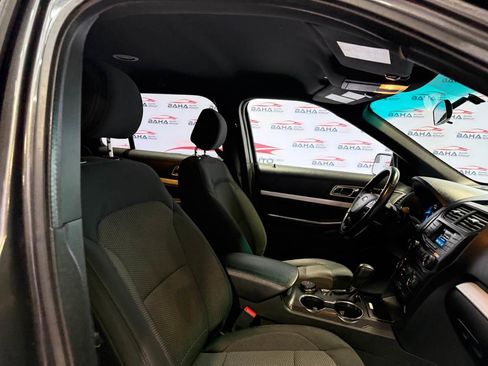 Used 2017 Ford Explorer XLT image 37