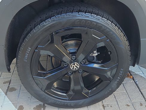 Certified 2025 Volkswagen Taos SEL image 30