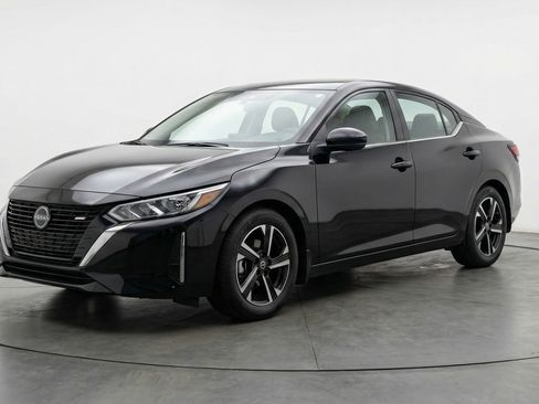 Used 2025 Nissan Sentra SV image 3