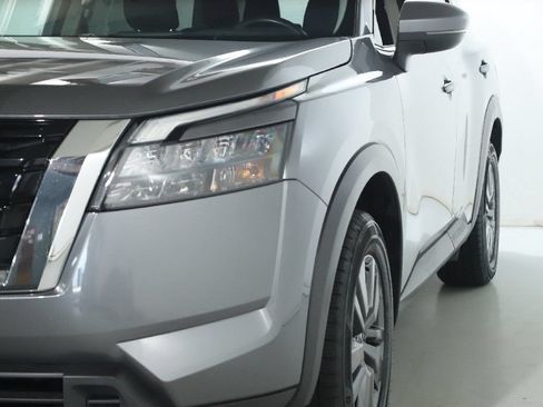 Certified 2025 Nissan Pathfinder SV FWD image 5