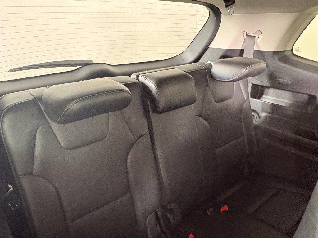 Used 2025 Kia Telluride S FWD image 18