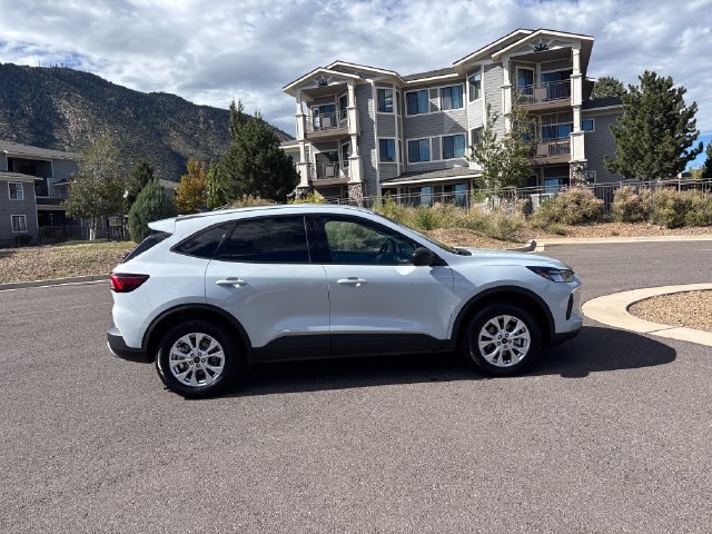Used 2025 Ford Escape Active AWD/4WD image 2