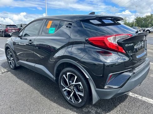 Used 2020 Toyota C-HR XLE FWD image 3