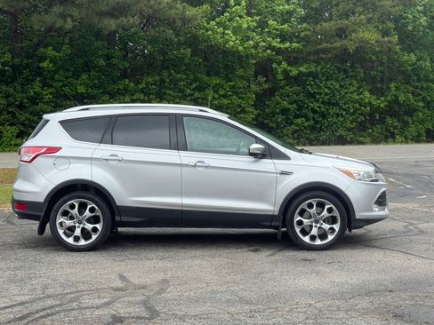 Used 2015 Ford Escape Titanium w/ Equipment Group 301A FWD image 3