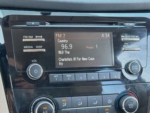 Used 2017 Nissan Rogue S FWD image 11