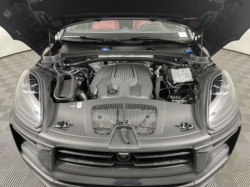 Used 2025 Porsche Macan image 22