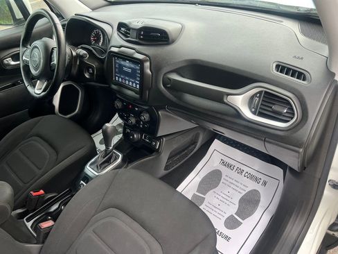 Used 2020 Jeep Renegade Latitude w/ Cold Weather Group image 27